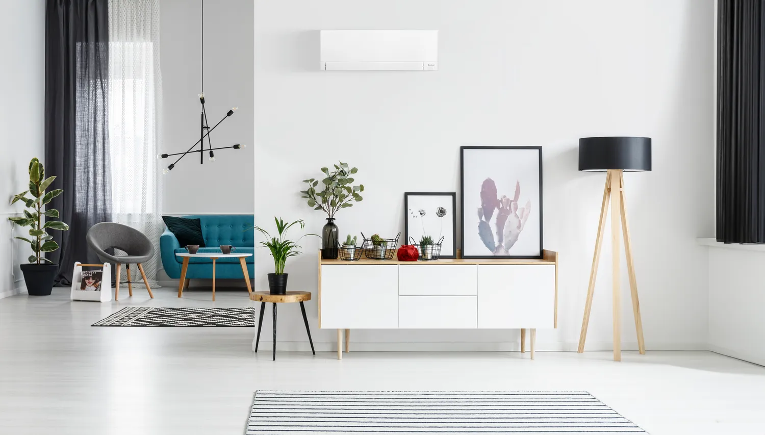 Poêle installé dans un intérieur chaleureux