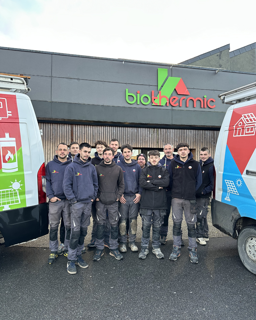 L'équipe Biothermic devant l'agence de Saint-Malo